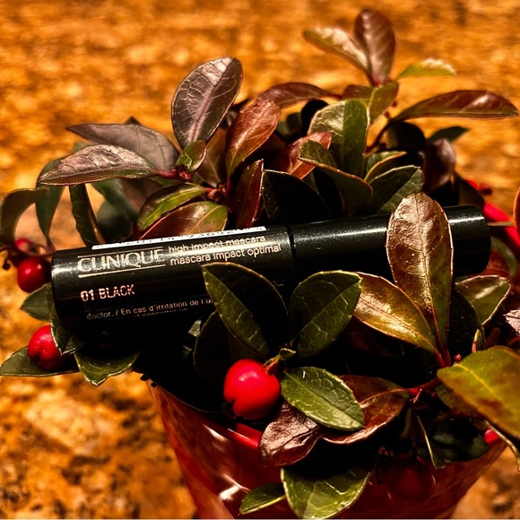 Clinique Makeup and Skin Care Bundle - Picture 9 of 9